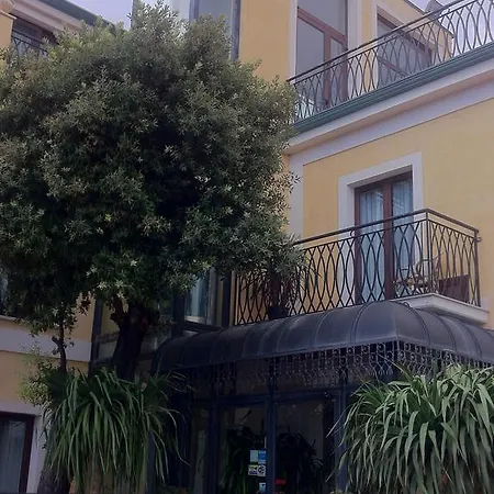 Palace 4s Crotone
