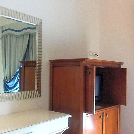 מלון Palace 4s 4*